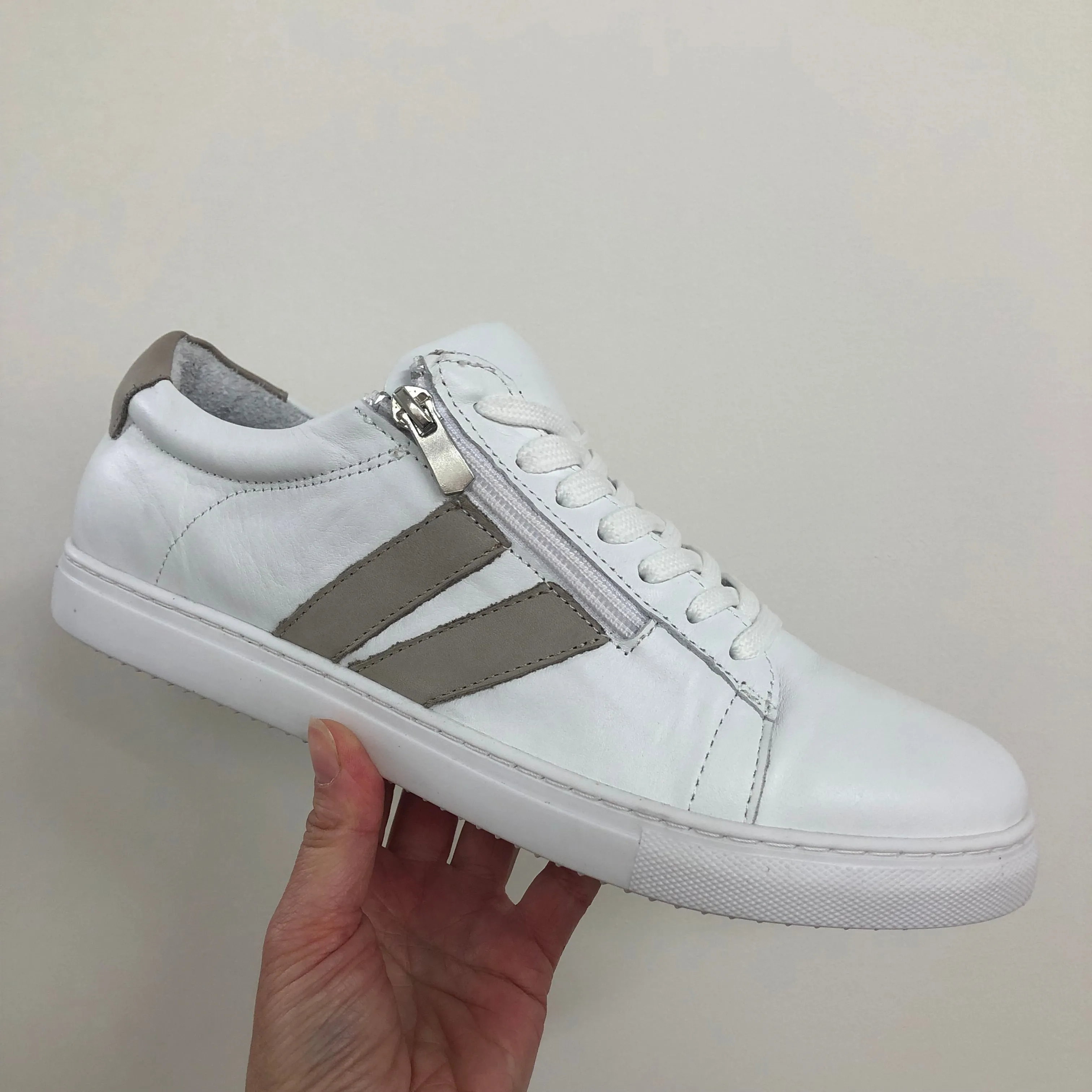 Cabello Ultimate ~ White Silver ~ Black White ~ White Taupe ~ Leather Sneaker